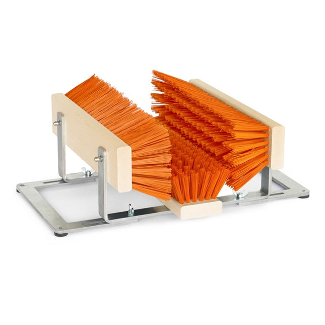 Schuhreiniger mit 3 orangefarbenen Bürsten aus Buchenholz – wetterfest, rutschfest & Made in Germany