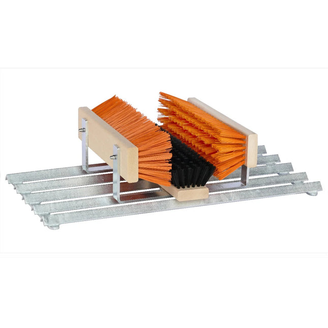 Robuster Outdoor‑Schuhabstreifer Exklusiv mit Gitterrost und austauschbaren Bürsten für Werkstatt und Baustelle.