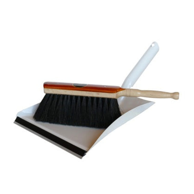 Kehrset Imola mit Rosshaar‑Handfeger und weißer Metall‑Kehrschaufel für staubfreies, stilvolles Kehren im Haushalt.