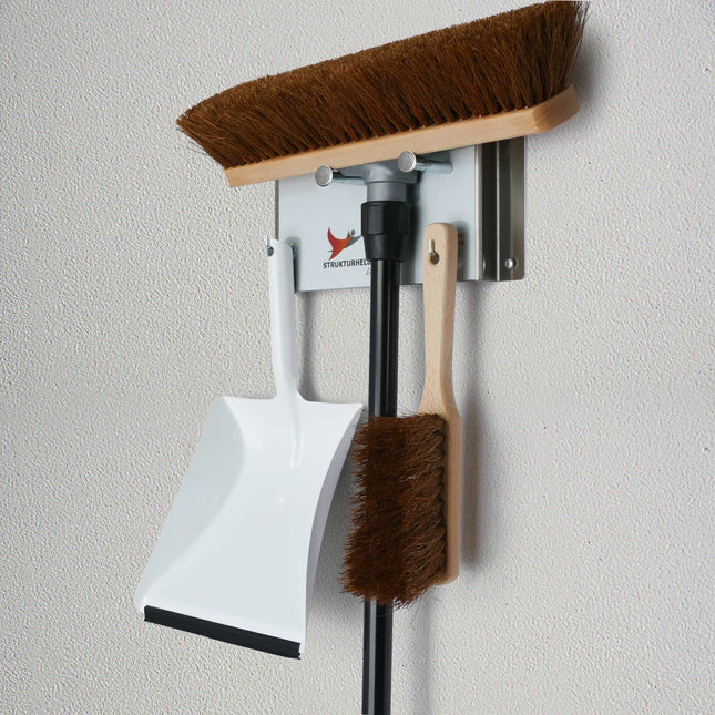 STRUKTURHELD Lite Kokosbesen‑Set mit Handfeger, Kehrschaufel und Alu‑Wandhalter – ideal für Haushalt und Garage.