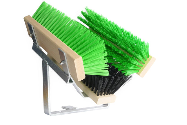 Outdoor Schuhreiniger verzinkt mit schwarzen und grünen Bürsten – robust für Werkstatt und Eingangsbereiche