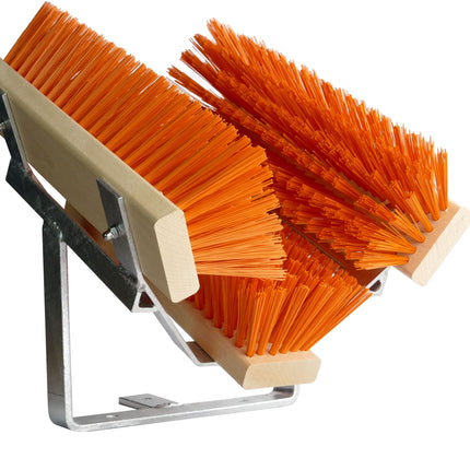 Schuhreiniger mit Bürsten in Orange – wetterfest für Außenbereiche