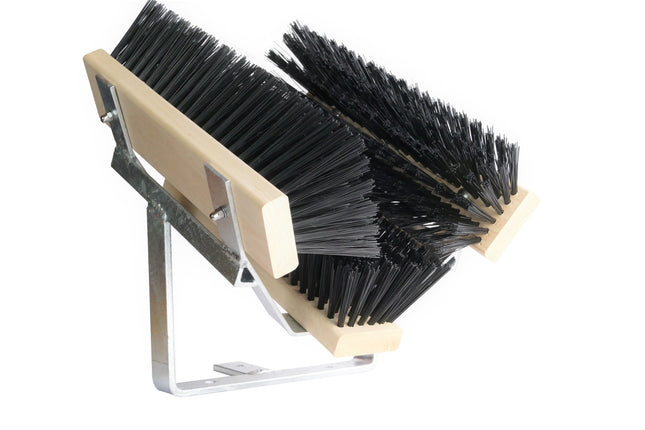 Outdoor Schuhreiniger verzinkt mit schwarzen Bürsten – robust für Werkstatt und Eingangsbereiche