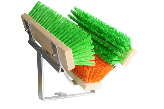 Outdoor Schuhreiniger verzinkt mit orange-grünen Bürsten – robust für Werkstatt und Eingangsbereiche