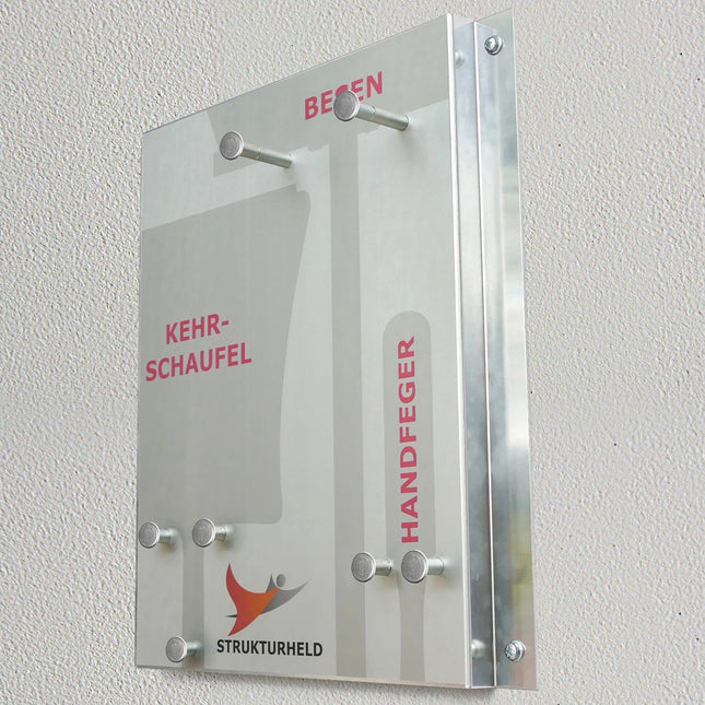 Industrie Besen Wandhalterung aus Aluminium mit 5S Ordnungssystem. Beschriftete Schattenplätze