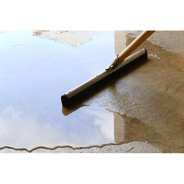 Wasserschieber aus Metall mit Gummilippe – ideal für Außenbereich. Jetzt online direkt kaufen