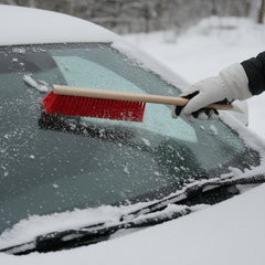 Auto‑Schneebesen mit Eiskratzer – robust für PKW, SUV & Transporter. Ideal zum Entfernen von Schnee und Eis im Winter.