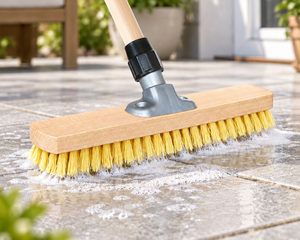 Schrubber aus Holz für Fliesen, Stein und Beton