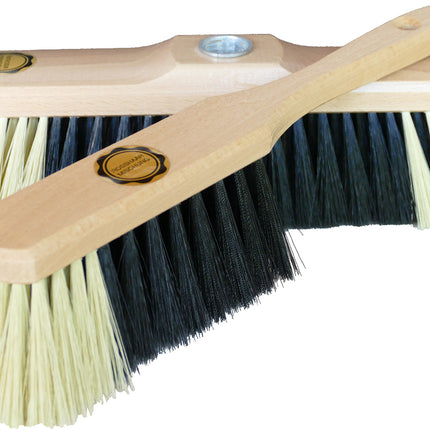 Stubenbesen‑Set Standard aus Buchenholz mit weißen Kunstborsten – gründliche Reinigung für glatte Böden in Haushalt und Büro.