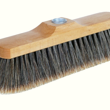 Stubenbesen‑Set Altmaier aus geöltem Buchenholz mit geschlitztem Rosshaar – sanfte, staubbindende Reinigung für glatte Böden.