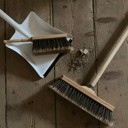 Stubenbesen‑Set Altmaier – Buchenholz & geschlitztes Rosshaar für empfindliche Böden