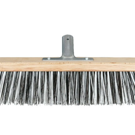 60 cm Straßenbesen Schwarz/Weiß mit robusten Arenga‑ und Elaston‑Borsten – effektiv bei Nässe, Öl & Schmutz auf allen Außenflächen.