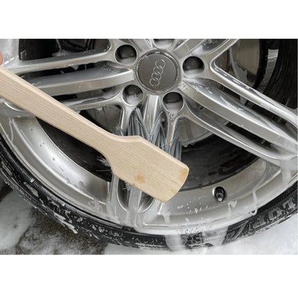 Lange Fahrzeugbürste aus Holz mit zwei Bürstenköpfen für Lackpflege, Glasreinigung und Felgen – ergonomisch, langlebig und 52 cm lang