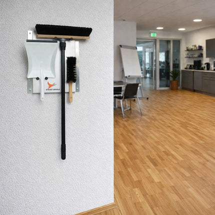 Saalbesen‑Set mit Handfeger, Kehrschaufel und Wandhalterung – professionelle Reinigungslösung für Gewerbe & Kommunen.