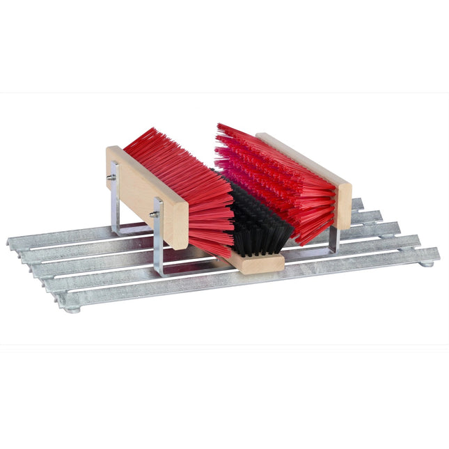 Profi‑Schuhabstreifer für außen mit Gitterrost und Bürsten für zuverlässige Schmutzentfernung.