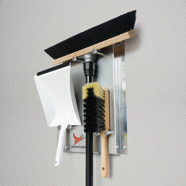 STRUKTURHELD® INDUSTRY STANDARD – Besenhalterung mit Besen, Handfeger & Kehrschaufel. Für Industrie & Verwaltung. Made in Germany.