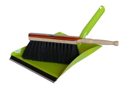 Edles Kehrset mit Rossschweif-Handfeger & grüner Metall-Kehrschaufel mit Gummilippe. 