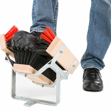 Effektiver Reiniger für Wanderstiefel – sorgt für Sauberkeit der Schuhe- und Stiefelprofile beim Outdoor-Einsatz.