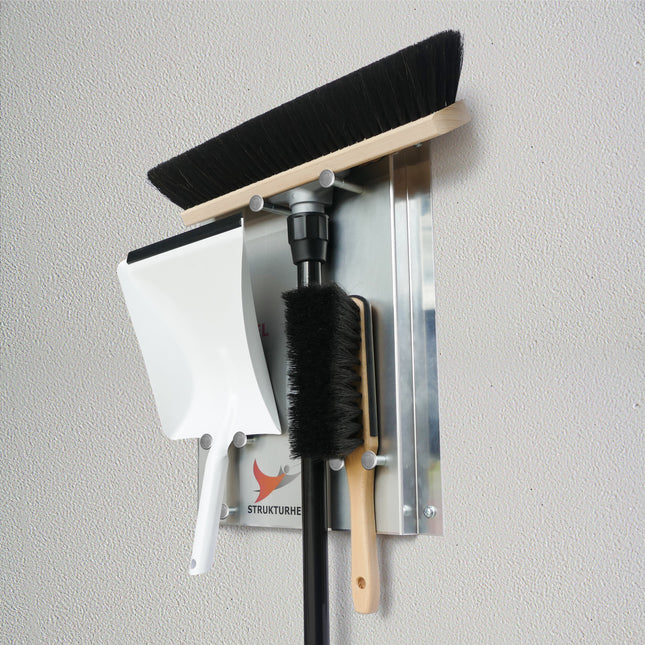 STRUKTURHELD® Industry Exklusiv – Kehrset mit Rosshaarbesen, Wandhalterung & Zubehör. Für staubfreie Innenreinigung. Made in Germany.