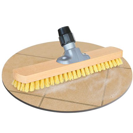 Schrubber 40 cm mit gelben PPN-Kunstborsten und Universalstielhalter auf einer Fliesenfläche