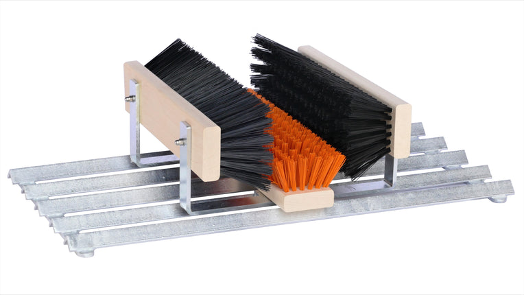 Fußabtreter mit Gitterrost & Bürsten – für Außenbereich & gewerbliche Nutzung