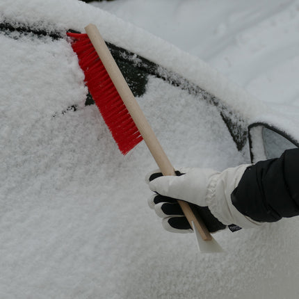 Winter‑Autoschneefeger aus Buchenholz – zweireihige Borsten & starker Eiskratzer für kleine Fahrzeuge.

Alt‑Text 4 (≤ 12