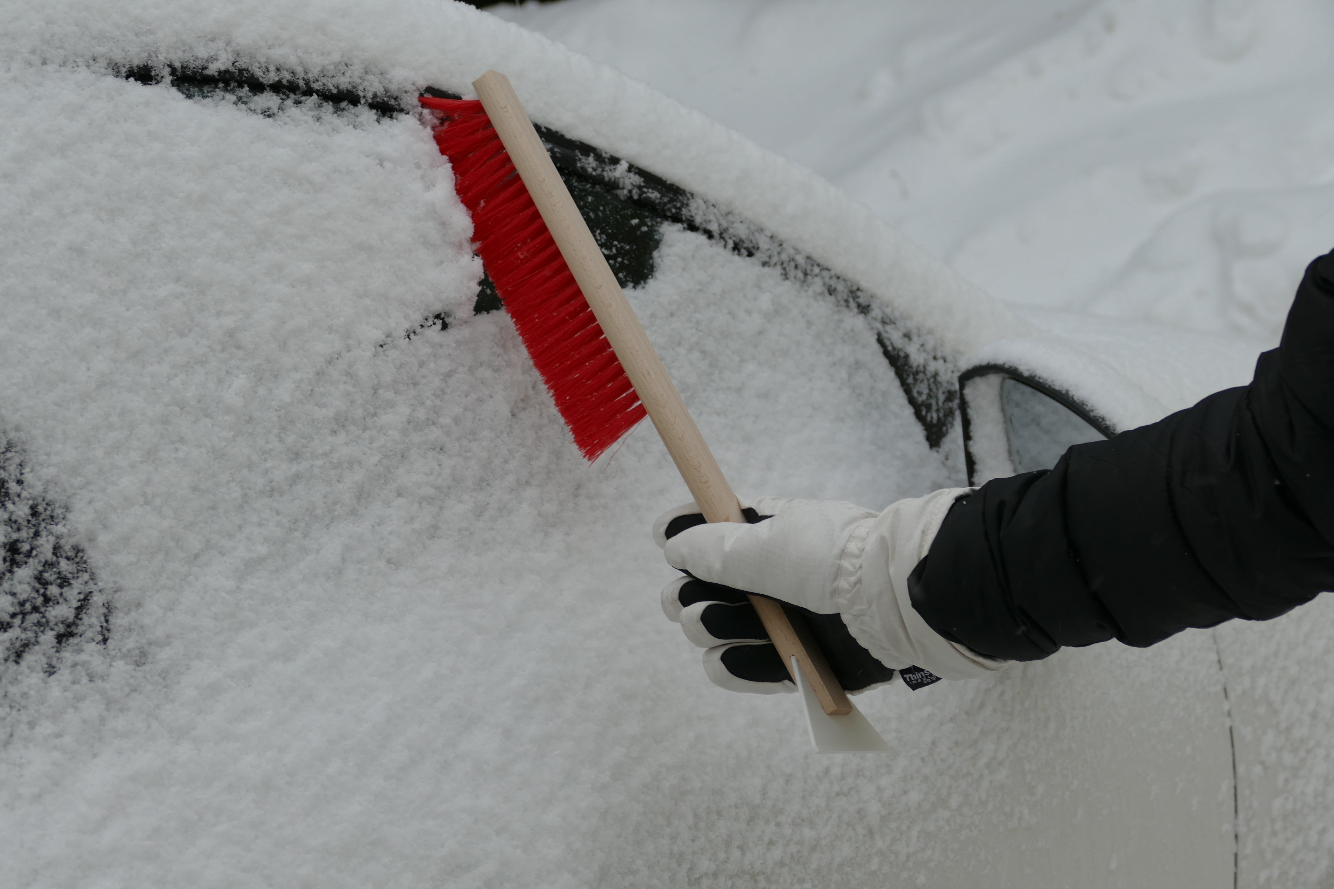 Schneefeger, für Auto & Kfz, Länge 48cm, Holzstiel, mit Eiskratzer –  Onlineshop Schütze